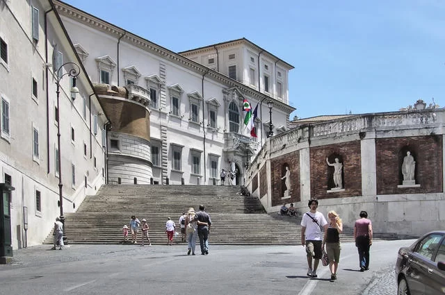 Автор: Adrian Pingstone (Arpingstone) - собственная работа, Общественное достояние, https://commons.wikimedia.org/w/index.php?curid=2390998 Холм Квиринал Рим